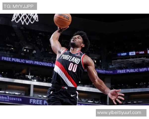 兰德尔表现平平全场10投仅4中贡献16分5篮板1助攻次节状态低迷未能得分