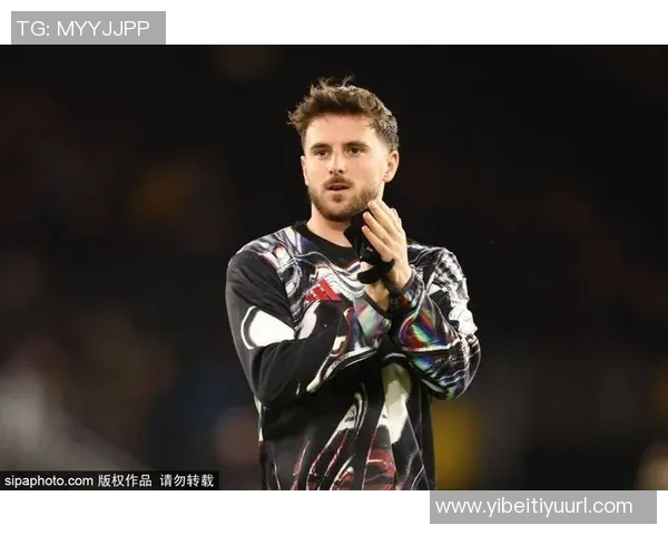 B费加盟曼联后英超进球数达66球成为中场球员之最